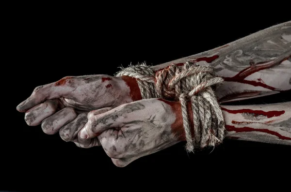 Ręce powiązane, krwawe ręce, błoto, liny, na czarnym tle, na białym tle, porwanie, zombie, demon — Zdjęcie stockowe