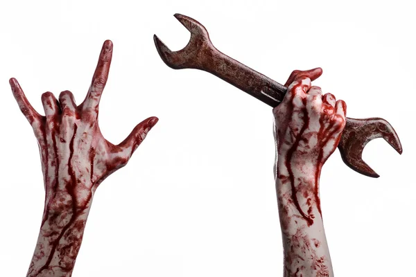 Blutige Hand mit einem großen Schraubenschlüssel, blutiger Schraubenschlüssel, großer Schlüssel, blutiges Thema, Halloween-Thema, verrückter Mechaniker, Mörder, Psycho, Gewalt, Zombies, weißer Hintergrund, isoliert, Revolution — Stockfoto