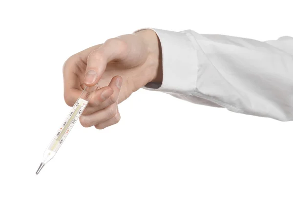 의료 주제: 의사의 손을 잡고 흰색 배경에 환자의 온도 측정 하는 온도계 — 스톡 사진