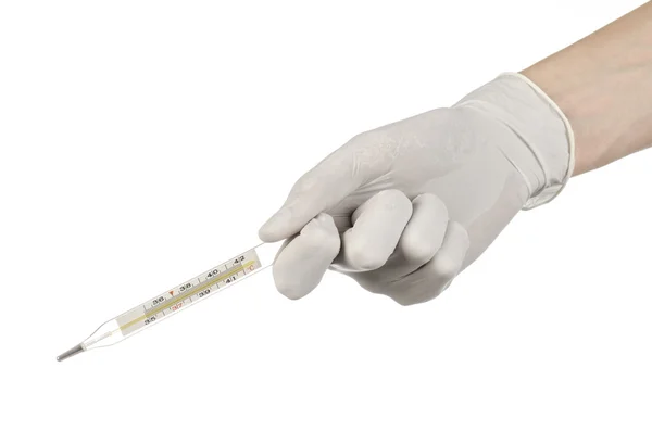 Thème médical : main de médecin en gants blancs tenant un thermomètre pour mesurer la température du patient sur fond blanc — Photo