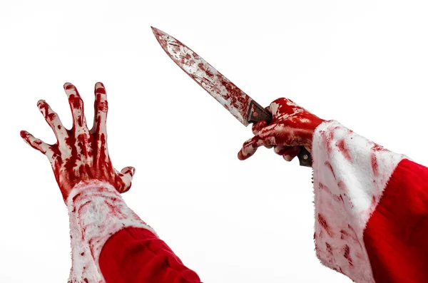 Natale e Halloween tema: le mani insanguinate di Babbo Natale di un pazzo che tiene un coltello insanguinato su uno sfondo bianco isolato — Foto Stock