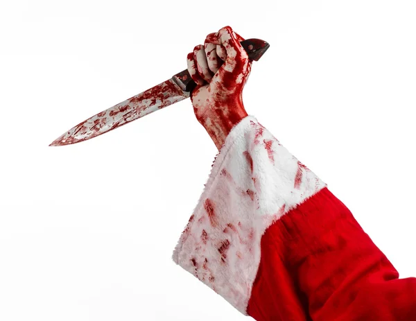 Kerstmis en Halloween thema: Santa's bloedige handen van een gek houden een bloedige mes op een afgelegen witte achtergrond — Stockfoto