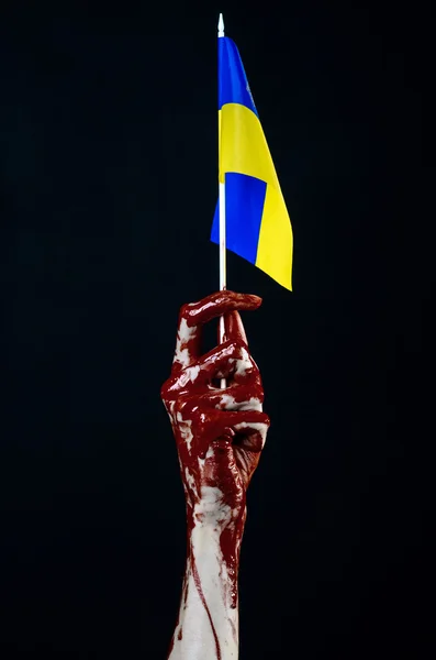 Blodiga händer, flagga Ukraina i blodet, revolutionen i Ukraina, svart bakgrund — Stockfoto