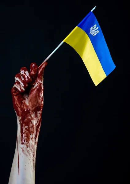 Blodiga händer, flagga Ukraina i blodet, revolutionen i Ukraina, svart bakgrund — Stockfoto