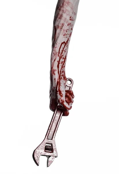 Halloween téma: krvavá ruka drží velký klíč na bílém pozadí — Stock fotografie