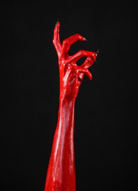 Halloween Tema, siyah arka plan, izole kırmızı şeytan'ın eller, kırmızı eller şeytanın