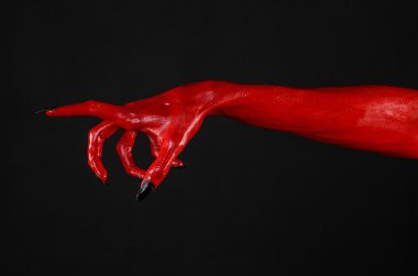 Halloween Tema, siyah arka plan, izole kırmızı şeytan'ın eller, kırmızı eller şeytanın