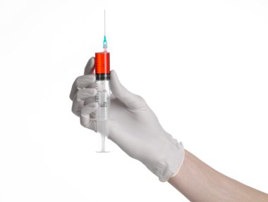Tutan bir şırınga, beyaz eldivenli elini, büyük bir şırınga, sağlık sorunu, doktor doktor el yapar bir enjeksiyon, beyaz arka plan, izole, beyaz eldiven Doktor, ebola testi, kırmızı ilaç