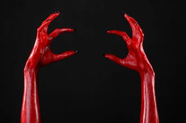 Manos del diablo rojo, manos rojas de Satanás, tema de Halloween, fondo negro, aislado —  Fotos de Stock