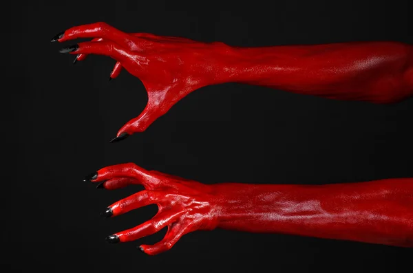 Red Devil руки, червоний рук сатани, Хеллоуїн теми, чорний фон, ізольовані — стокове фото