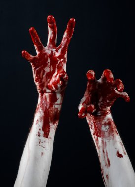 Kanlı halloween Tema: kanlı eller katil zombie izole siyah arka plan Studio