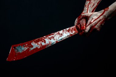 Kanlı halloween Tema: kanlı kanlı pala Studio siyah arka plan üzerine izole holding eller