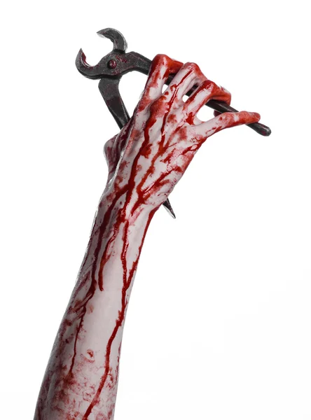 Halloween thema: bloedige hand met een tang op een witte achtergrond — Stockfoto