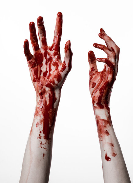 Кровавый Хэллоуин тема: кровавые руки убийца зомби изолированы на белом фоне в студии
