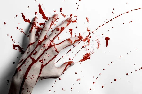 Sanguinoso tema di Halloween: stampa a mano insanguinata su un muro insanguinato di foglie bianche — Foto Stock