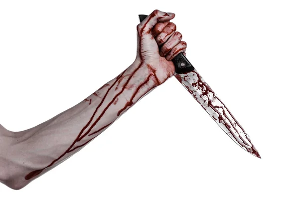 Mano ensangrentada sosteniendo un cuchillo, un gran cuchillo ensangrentado, tema ensangrentado, un asesino con un cuchillo, tema de Halloween, fondo blanco, aislado, violencia, suicidio, asesinato, un matón, un carnicero — Foto de Stock