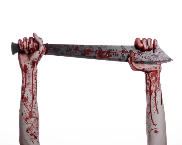 Tema de Halloween: mano sosteniendo un machete sangriento sobre un fondo blanco —  Fotos de Stock