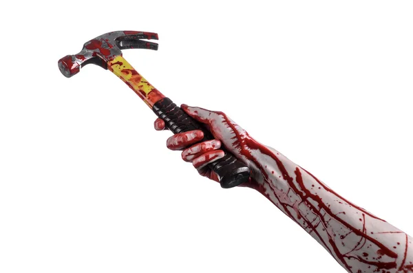 Kanlı halloween Tema: beyaz bir arka plan üzerinde izole kanlı çekiç tutan kanlı el — Stok fotoğraf