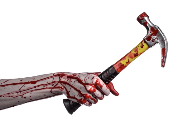 Kanlı halloween Tema: beyaz bir arka plan üzerinde izole kanlı çekiç tutan kanlı el — Stok fotoğraf