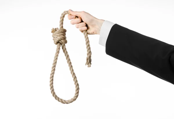 自杀和商业主题: 一位商人在一件黑色的外套，拿着绳子挂在白环手分离背景 — 图库照片