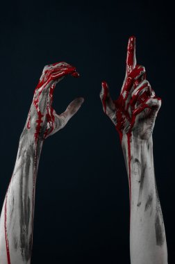 Kanlı Halloween Tema: korkunç zombi iblis kanlı eller üzerinde siyah bir arka plan
