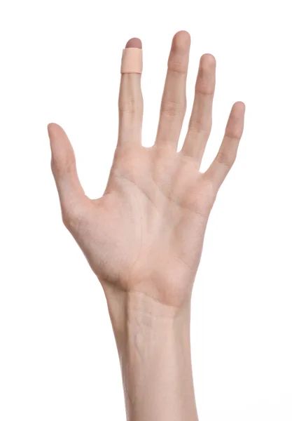 의료 주제: 남자의 손을 붙어 의료 석고 응급 처치 석고 흰색 배경에 광고 — 스톡 사진