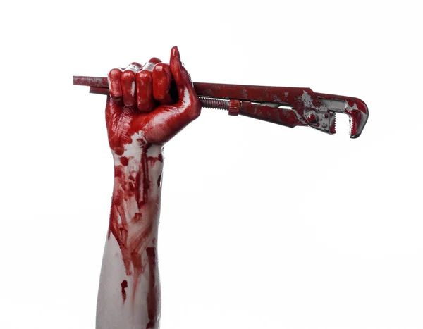 Mano sangrienta sosteniendo una llave ajustable, llave sangrienta, fontanero loco, tema sangriento, tema de Halloween, fondo blanco, aislado, mano sangrienta de un asesino, asesino sangriento, psicópata, llave de mono sangriento — Foto de Stock