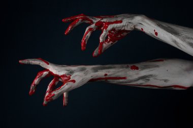 Kanlı Halloween Tema: korkunç zombi iblis kanlı eller üzerinde siyah bir arka plan