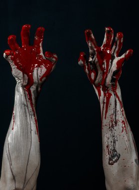 Kanlı Halloween Tema: korkunç zombi iblis kanlı eller üzerinde siyah bir arka plan