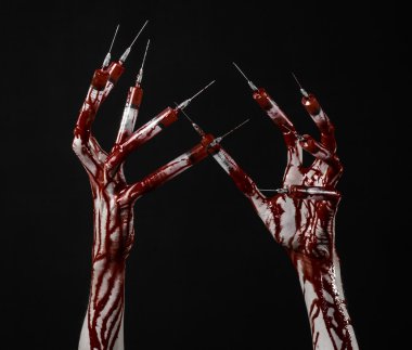 Kanlı el parmakları, ayak parmakları şırınga, el şırınga, korkunç kanlı el, halloween Tema, zombi Doktor, izole siyah arka plan, şırınga ile