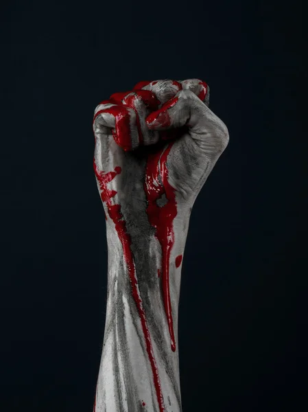 Tema di Halloween sanguinante: orribili mani di demone zombie sanguinanti su uno sfondo nero — Foto Stock