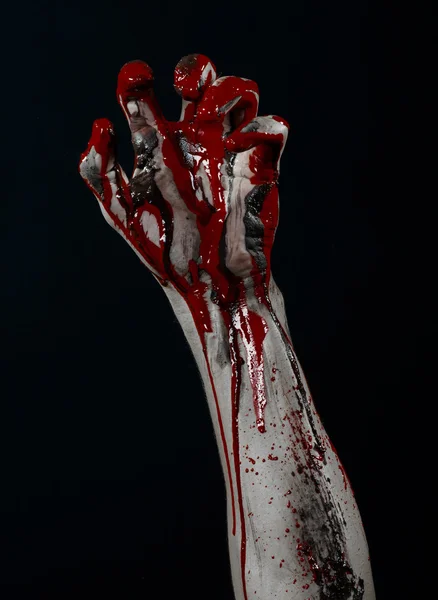 Blutiges Halloween-Thema: schreckliche Zombie-Dämonen blutige Hände auf schwarzem Hintergrund — Stockfoto