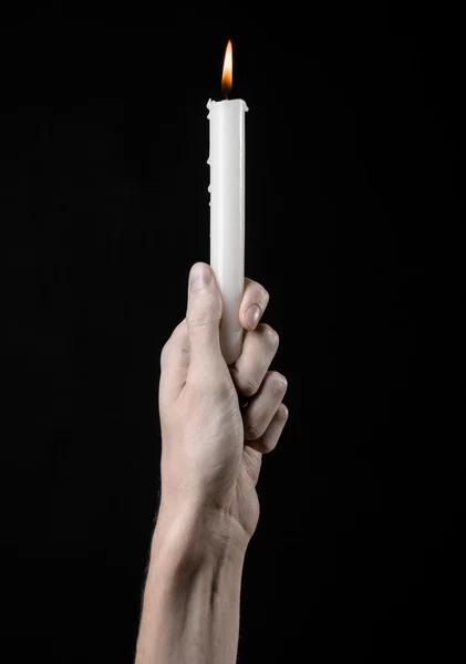 Hands holding a candle, a candle is lit, black background, solitude, warmth, in the dark, Hands death, hands witch — Stock Photo, Image