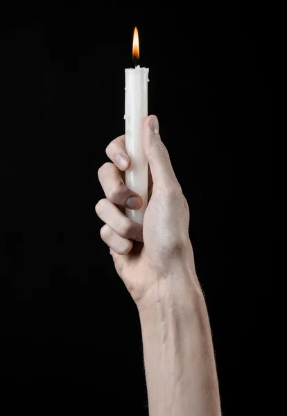 Hands holding a candle, a candle is lit, black background, solitude, warmth, in the dark, Hands death, hands witch — Stock Photo, Image