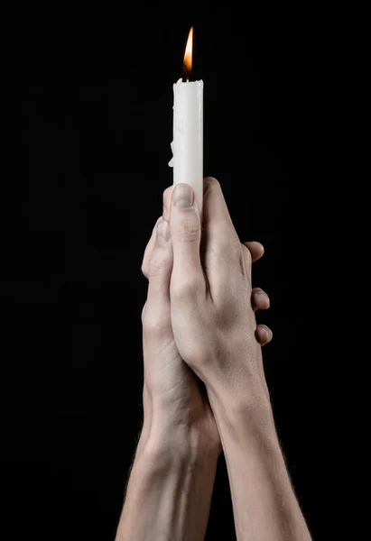 Hands holding a candle, a candle is lit, black background, solitude, warmth, in the dark, Hands death, hands witch — Stock Photo, Image