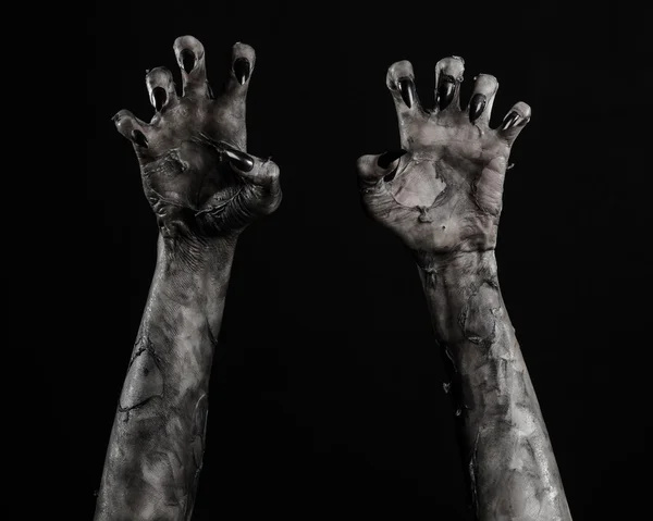 Negro mano de la muerte, los muertos vivientes, tema zombie, tema de halloween, manos zombies, fondo negro, aislado, mano de la muerte, manos de momia, las manos del diablo, uñas negras, manos monstruo —  Fotos de Stock