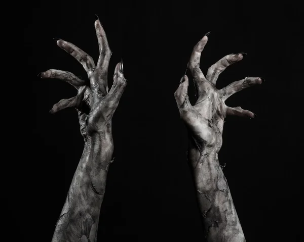 Mano nera della morte, i morti viventi, tema zombie, tema Halloween, mani zombie, sfondo nero, isolato, mano della morte, mani mummia, le mani del diavolo, chiodi neri, mani mostro — Foto Stock