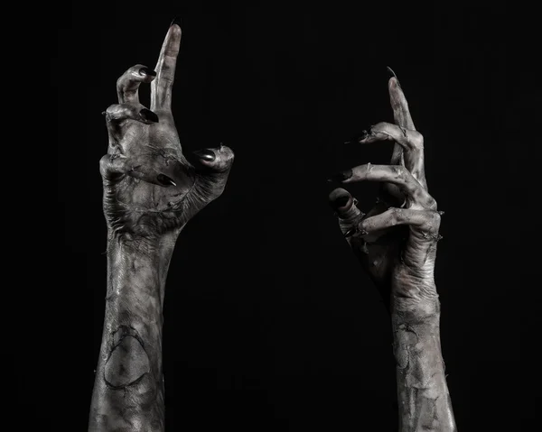 Mano nera della morte, i morti viventi, tema zombie, tema Halloween, mani zombie, sfondo nero, isolato, mano della morte, mani mummia, le mani del diavolo, chiodi neri, mani mostro — Foto Stock