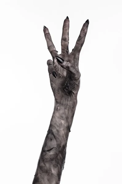 Mão negra da morte, os mortos-vivos, tema zumbi, tema do dia das bruxas, mãos zumbi, fundo branco, isolado, mão da morte, mãos múmias, as mãos do diabo, unhas pretas, monstro mãos — Fotografia de Stock