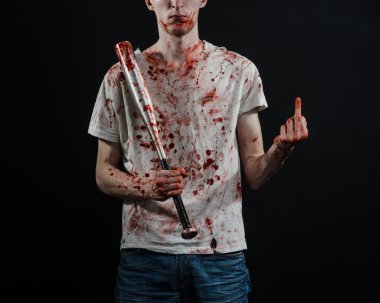 Kanlı Konu: kanlı bir yarasa siyah bir arka plan üzerinde tutarak Kanlı tişört giyen