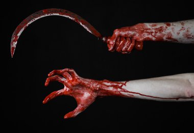 kanlı bir Orak tutan el, orak kanlı, kanlı tırpan, kanlı Tema, halloween Tema, siyah arka plan, izole, katil, psikopat, eşkıya, kanlı bir bıçak, kanlı eller zombi, acımasızı