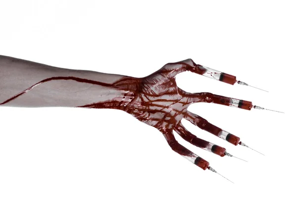 Blutige Hand mit Spritze an den Fingern, Zehen Spritzen, Handspritzen, schreckliche blutige Hand, Halloween-Thema, Zombie-Arzt, weißer Hintergrund, isoliert — Stockfoto