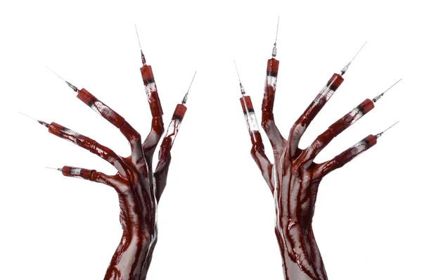 Bloedige hand met spuit op de vingers, tenen spuiten, hand spuiten, verschrikkelijk bloedige hand, halloween thema, zombie arts, witte achtergrond, geïsoleerd — Stockfoto