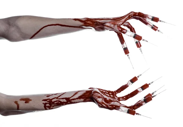 Blodiga hand med spruta på fingrar, tår sprutor, hand sprutor, fruktansvärda blodiga hand, halloween-tema, zombie läkare, vit bakgrund, isolerade — Stockfoto