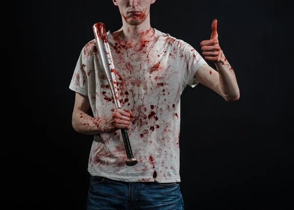 Bloody topic: The guy in a bloody T-shirt holding a bloody bat on a black background — Stock Photo, Image