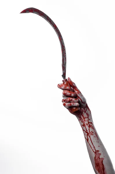 Bloedend hand met een sikkel, sikkelcelanemie bloedige, bloedige scythe, bloedige thema, halloween thema, witte achtergrond, geïsoleerde, killer, psycho, thug, een bloedige mes, bloedend handen van zombies, cutthroat — Stockfoto