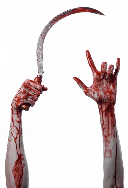 Blutige Hand mit Sichel, Sichel blutig, blutige Sense, blutiges Thema, Halloween-Thema, weißer Hintergrund, isoliert, Killer, Psycho, Schläger, ein blutiges Messer, blutige Hände von Zombies, Cutthroat — Stockfoto