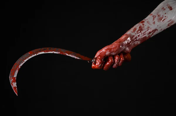 Bloody hand holding a sickle, sickle bloody, bloody scythe, bloody theme, halloween theme, black background, isolated, killer, psycho, thug, a bloody knife, bloody hands of zombies, cutthroat — Stock Photo, Image