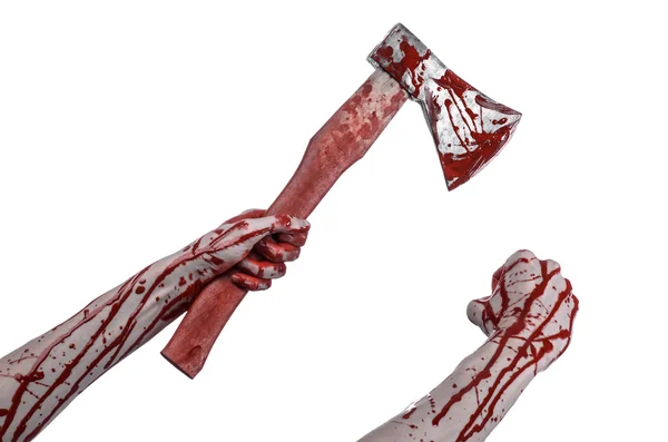 Blutiges Halloween-Thema: Blutige Hand mit blutigem Fleischerbeil auf weißem Hintergrund im Studio — Stockfoto