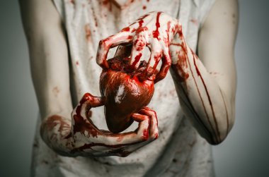 Kanlı Halloween Tema: çılgın katil tutar kanlı eller kanlı insan kalbi ve depresyon ve ağrı yaşıyor